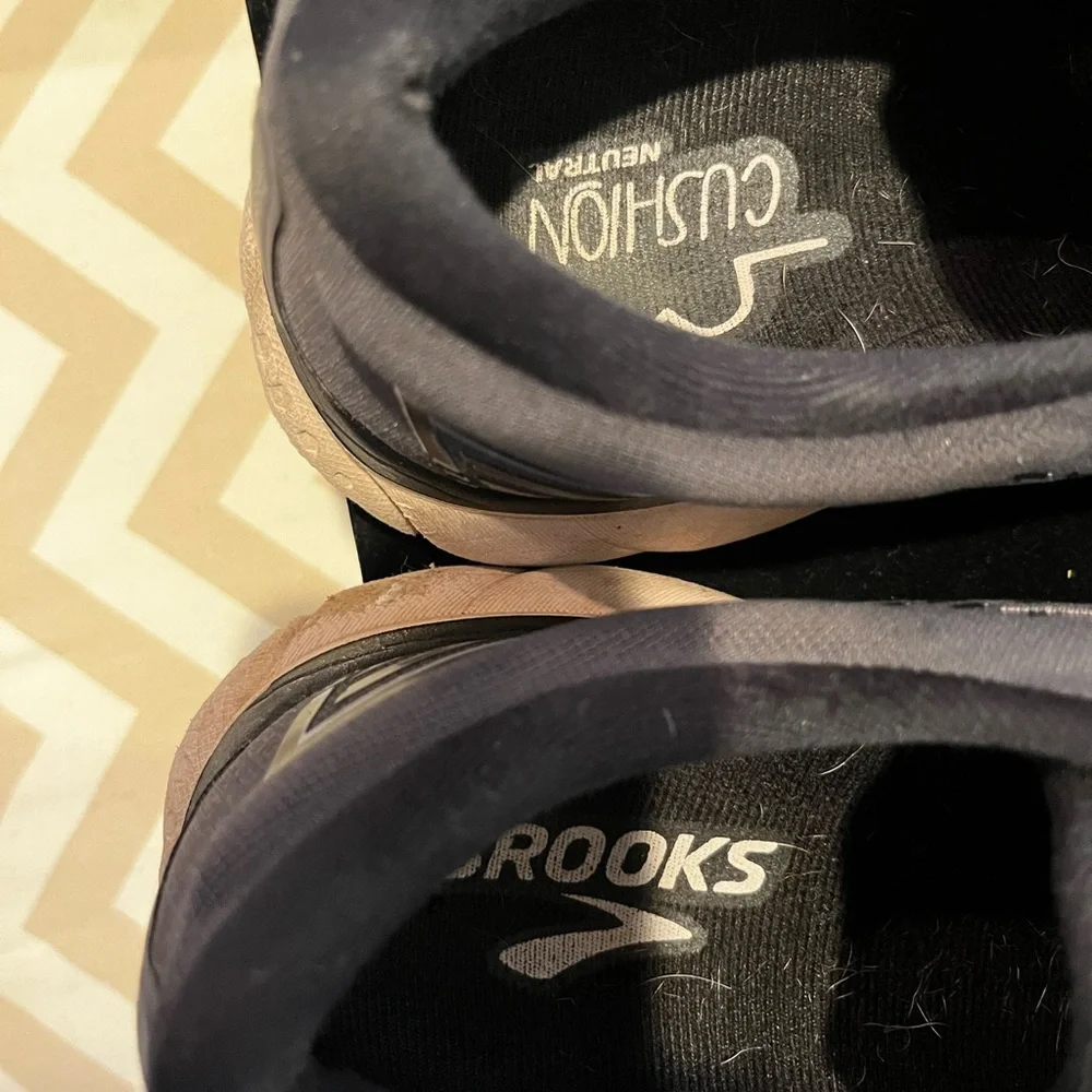 Brooks Ghost 13 size 9 gray and pink sneakers - Picture 8 of 9